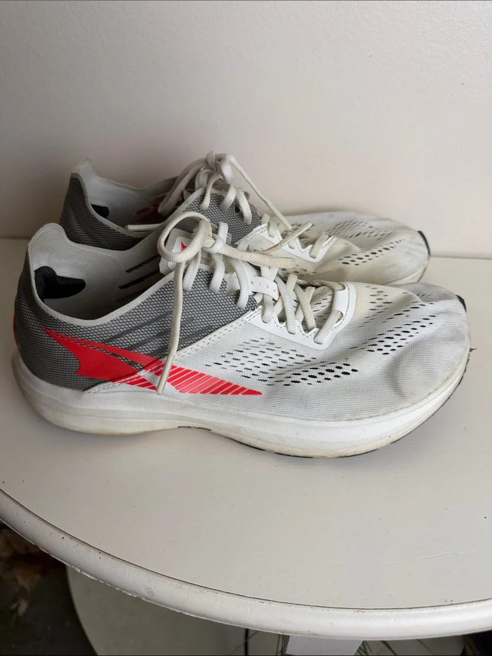 (2297) Altra Men’s Vanish Carbon Road Running Shoes with Coral Trim, Size: 9